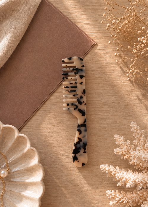 The Detangle Comb
